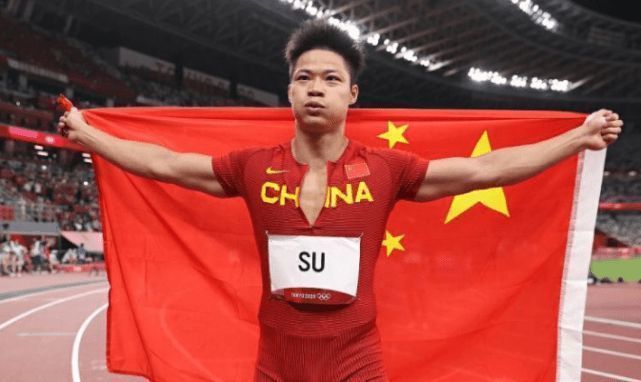 若菲利普斯冬窗离队 曼城可能考虑引进基米希据英国媒体talkSPORT报道，曼城对于拜仁中场基米希感兴趣。
